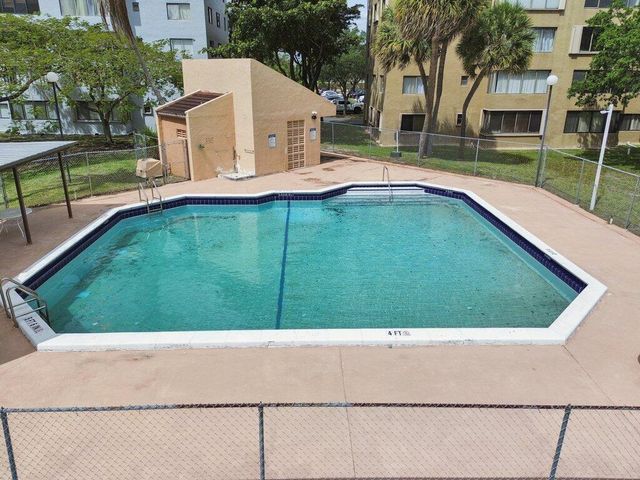 8030 Hampton Boulevard 404, North Lauderdale, FL 33068