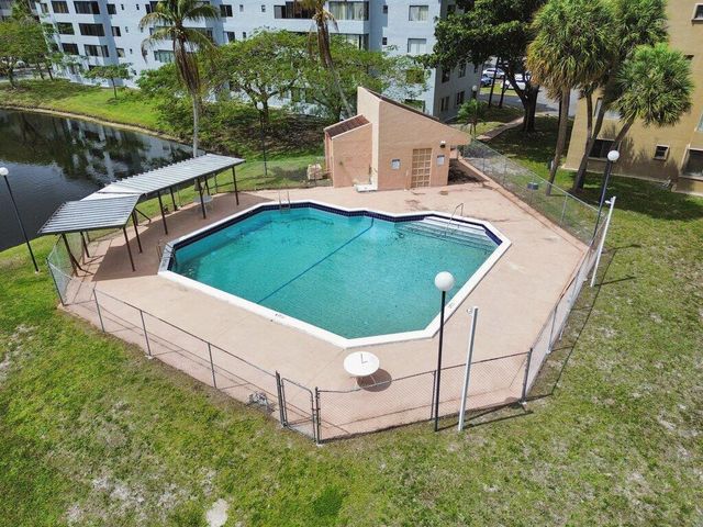 8030 Hampton Boulevard 404, North Lauderdale, FL 33068