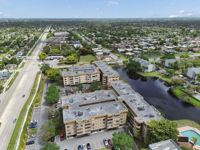 8030 Hampton Boulevard 404, North Lauderdale, FL 33068
