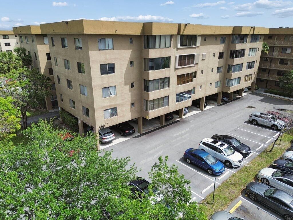 8030 Hampton Boulevard 404, North Lauderdale, FL 33068
