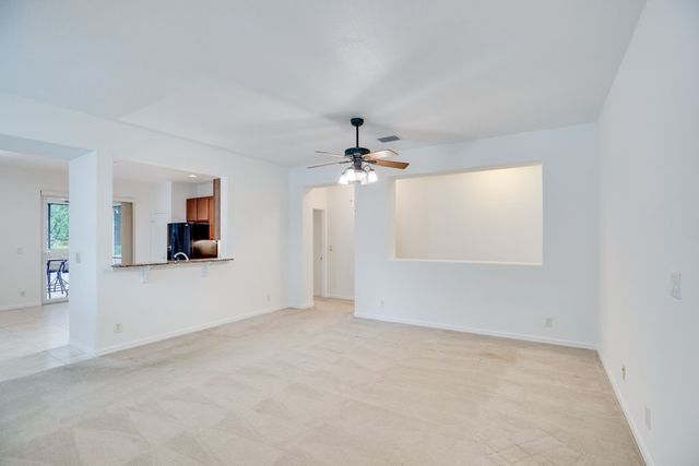 617 Carriage Lake Way, Vero Beach, FL 32968