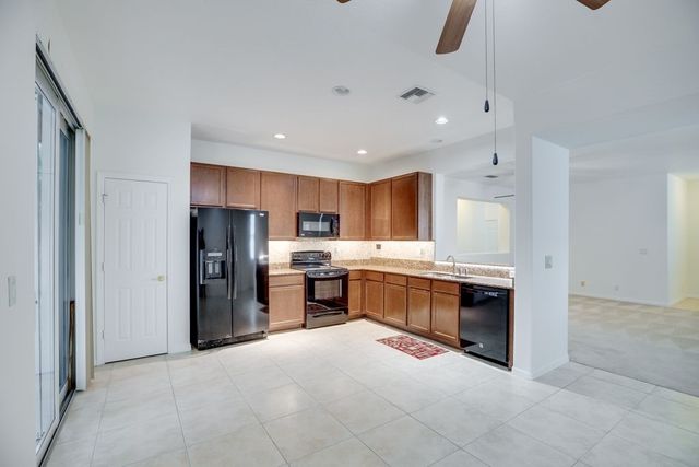 617 Carriage Lake Way, Vero Beach, FL 32968