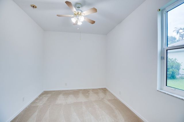 617 Carriage Lake Way, Vero Beach, FL 32968