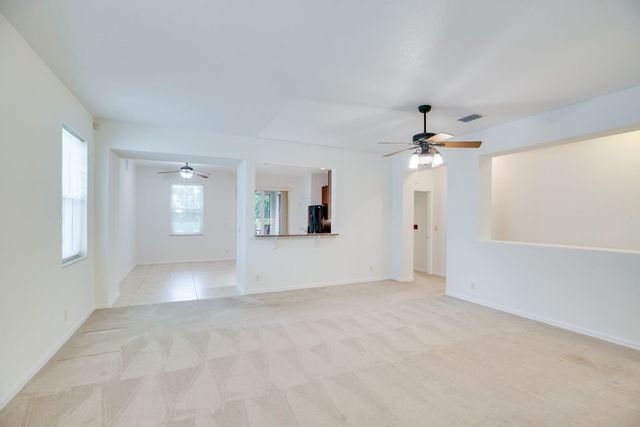 617 Carriage Lake Way, Vero Beach, FL 32968