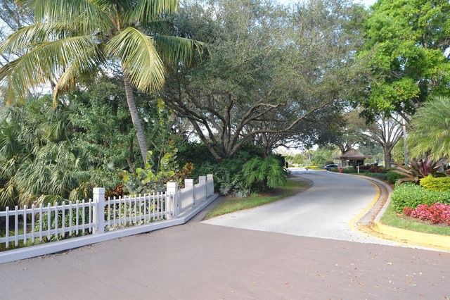 12829 Briarlake Drive 201, Palm Beach Gardens, FL 33418