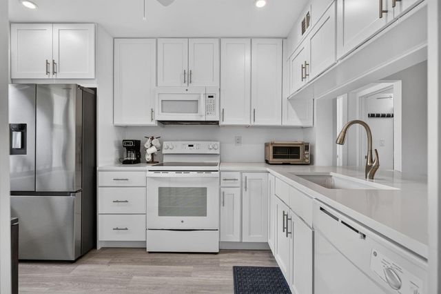 12829 Briarlake Drive 201, Palm Beach Gardens, FL 33418