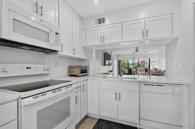 12829 Briarlake Drive 201, Palm Beach Gardens, FL 33418