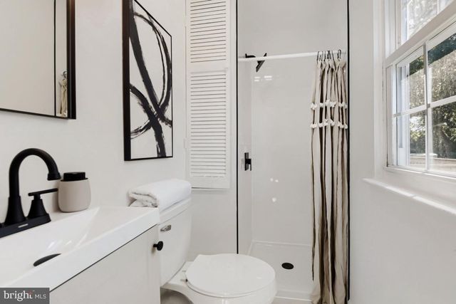 1324 PLEASANT VALLEY DR, Catonsville, MD 21228