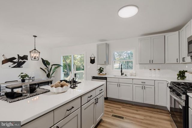 1324 PLEASANT VALLEY DR, Catonsville, MD 21228