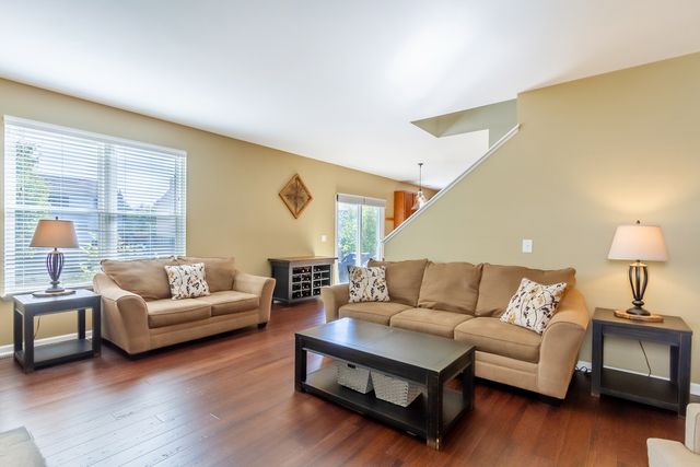 125 Augusta Drive, Gilberts, IL 60136