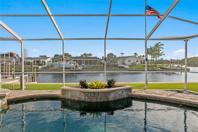 1320 52ND AVENUE NE, St Petersburg, FL 33703
