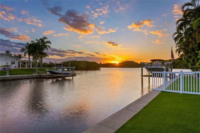 1320 52ND AVENUE NE, St Petersburg, FL 33703