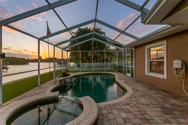 1320 52ND AVENUE NE, St Petersburg, FL 33703