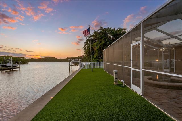 1320 52ND AVENUE NE, St Petersburg, FL 33703