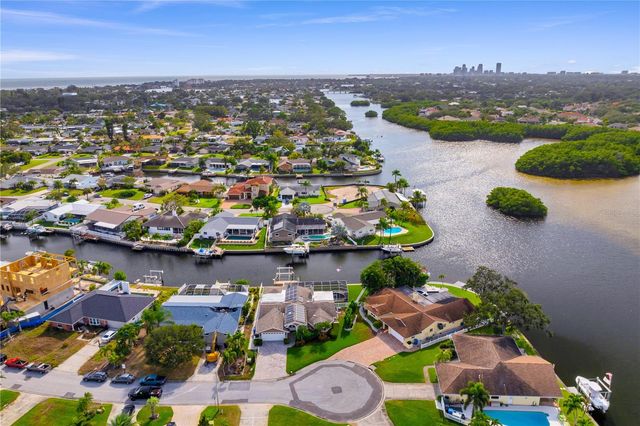 1320 52ND AVENUE NE, St Petersburg, FL 33703