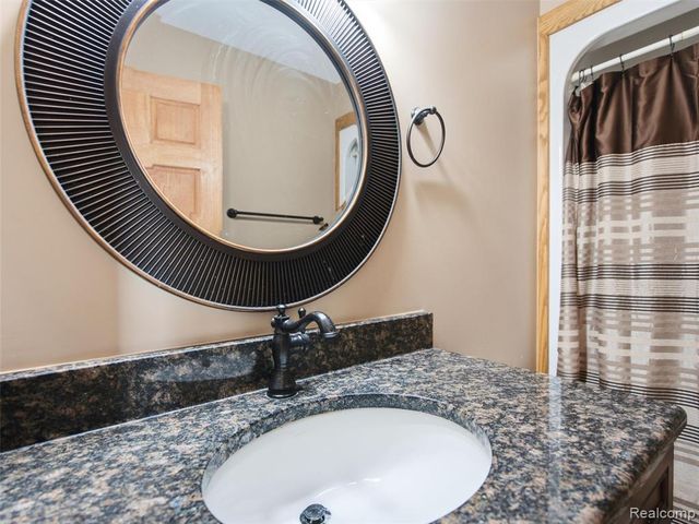 14292 Westman Drive, Fenton, MI 48430