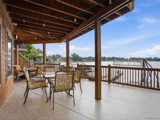 14292 Westman Drive, Fenton, MI 48430