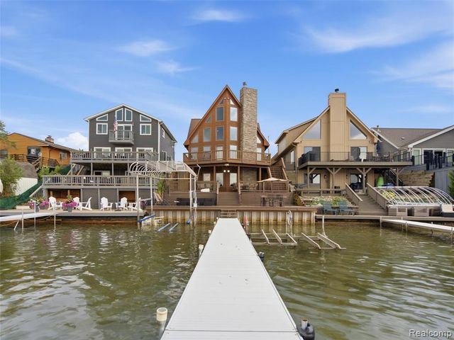 14292 Westman Drive, Fenton, MI 48430