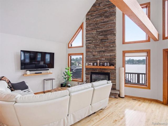 14292 Westman Drive, Fenton, MI 48430
