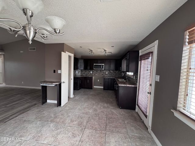 10277 Valle Suave Drive, Socorro, TX 79927