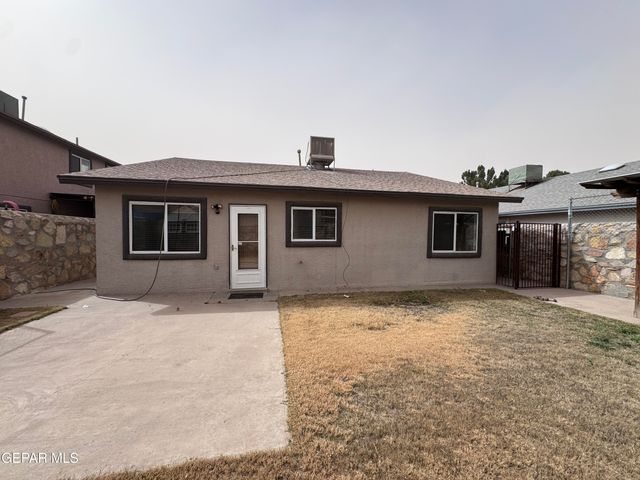 10277 Valle Suave Drive, Socorro, TX 79927