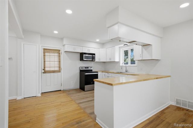 6326 Lathers Street, Garden City, MI 48135