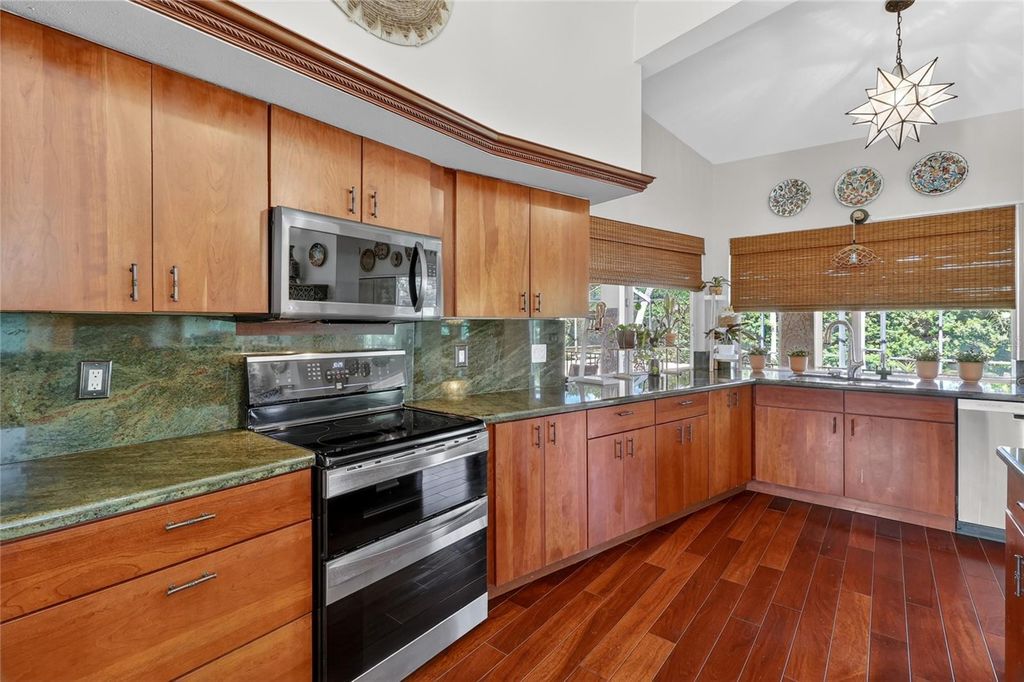 Image 27 of property listing at 5965 PIER PLACE DRIVE, Lakeland, FL 33813