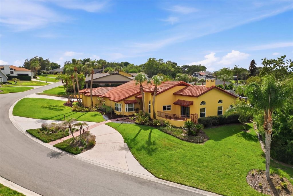 Image 4 of property listing at 5965 PIER PLACE DRIVE, Lakeland, FL 33813