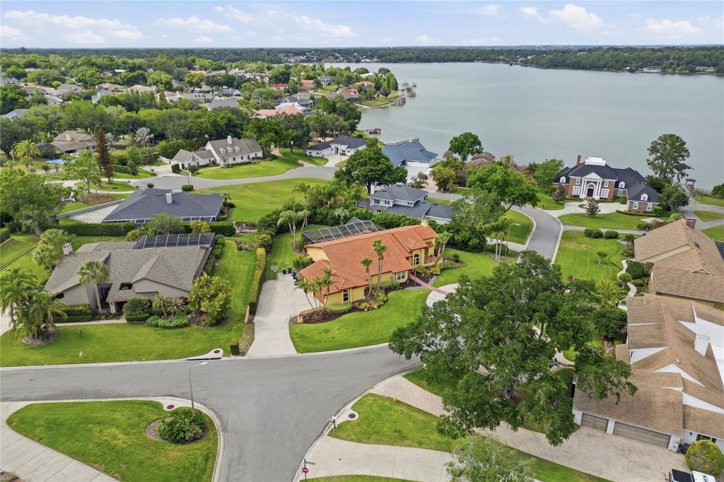 Image 5 of property listing at 5965 PIER PLACE DRIVE, Lakeland, FL 33813