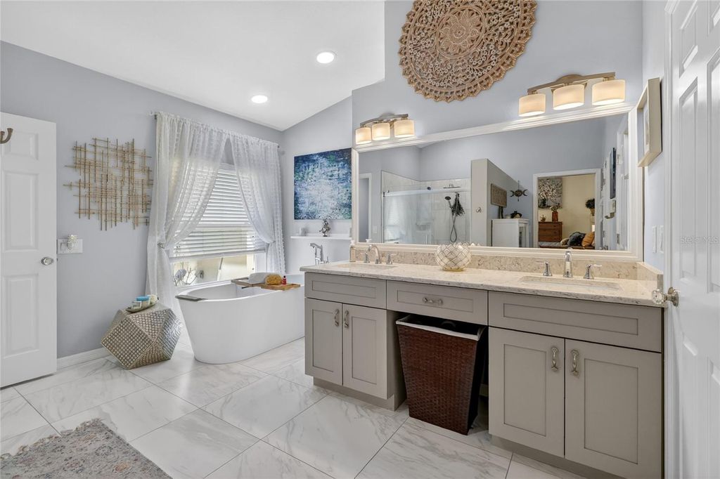 Image 50 of property listing at 5965 PIER PLACE DRIVE, Lakeland, FL 33813