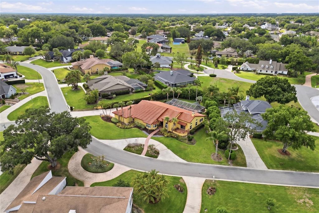 Image 6 of property listing at 5965 PIER PLACE DRIVE, Lakeland, FL 33813