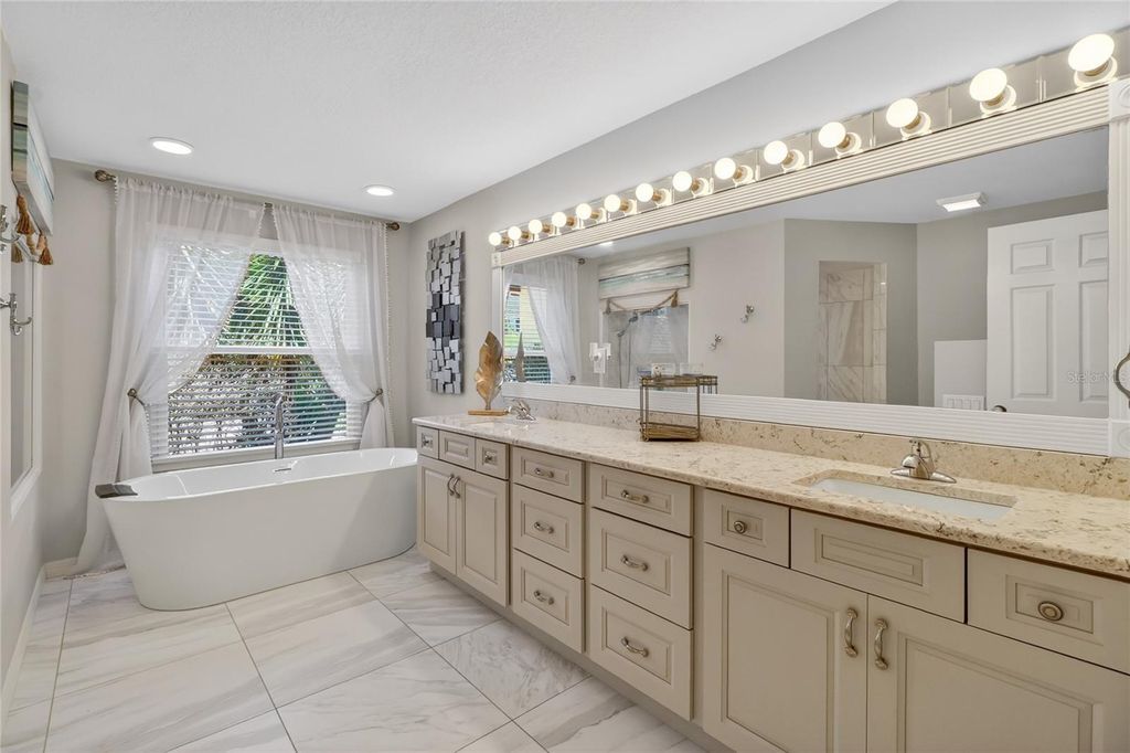 Image 62 of property listing at 5965 PIER PLACE DRIVE, Lakeland, FL 33813