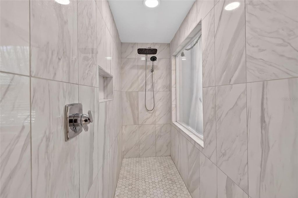 Image 65 of property listing at 5965 PIER PLACE DRIVE, Lakeland, FL 33813