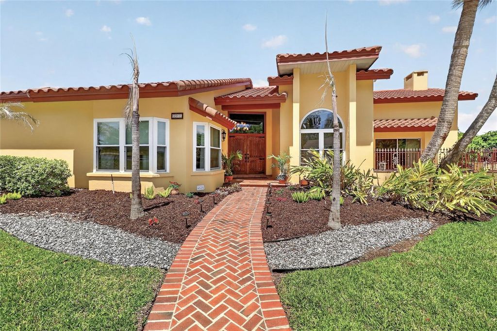 Image 9 of property listing at 5965 PIER PLACE DRIVE, Lakeland, FL 33813