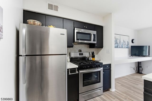 14 Willow Ci, Hamburg Boro, NJ 07419