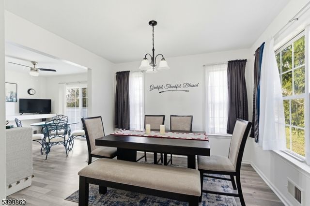 14 Willow Ci, Hamburg Boro, NJ 07419