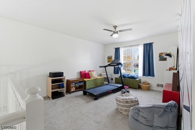 14 Willow Ci, Hamburg Boro, NJ 07419