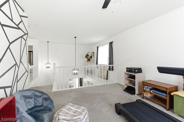 14 Willow Ci, Hamburg Boro, NJ 07419