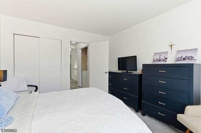 14 Willow Ci, Hamburg Boro, NJ 07419