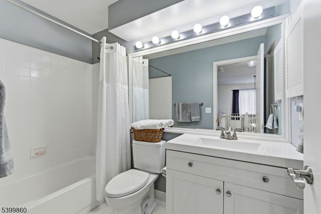 14 Willow Ci, Hamburg Boro, NJ 07419