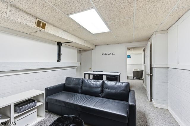 14 Willow Ci, Hamburg Boro, NJ 07419