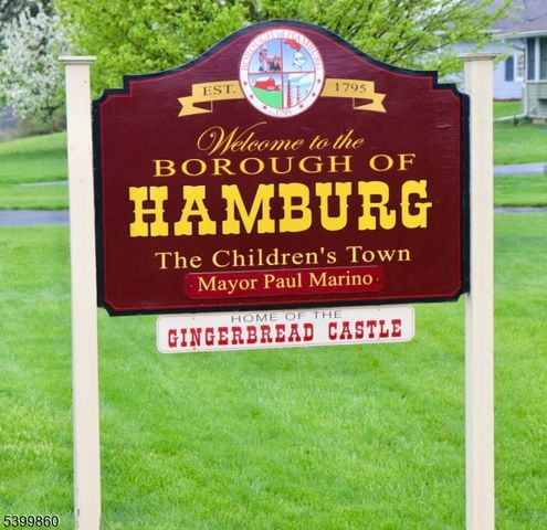 14 Willow Ci, Hamburg Boro, NJ 07419