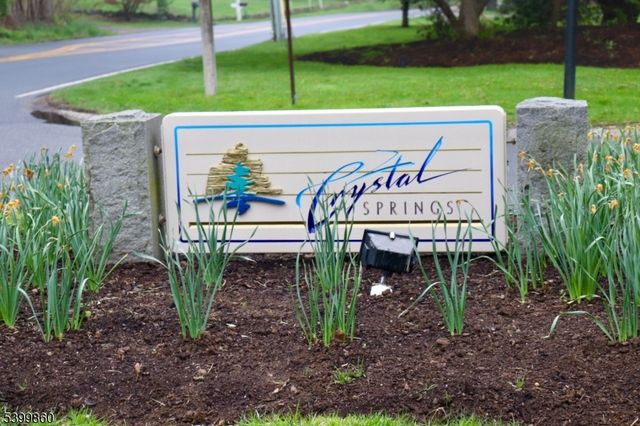 14 Willow Ci, Hamburg Boro, NJ 07419