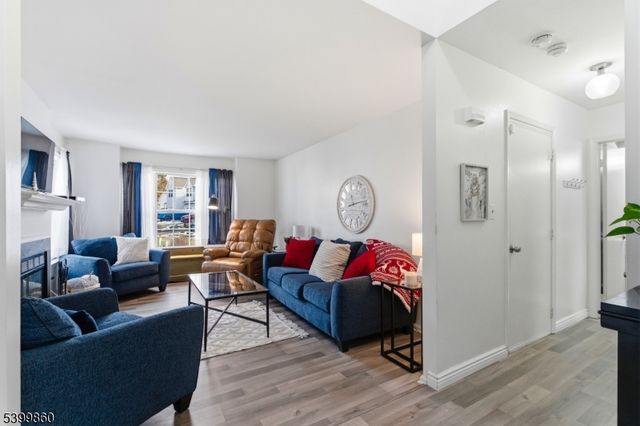 14 Willow Ci, Hamburg Boro, NJ 07419