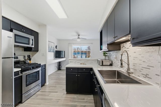 14 Willow Ci, Hamburg Boro, NJ 07419