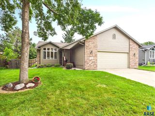 800 N Savannah Dr Drive, Sioux Falls, SD 57103