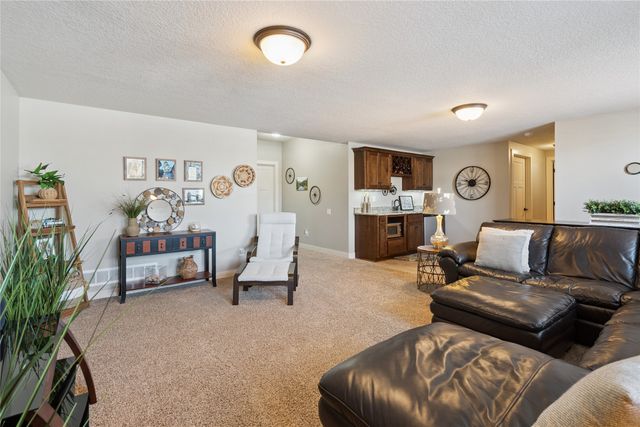 1022 NW Reinhart Drive, Ankeny, IA 50023