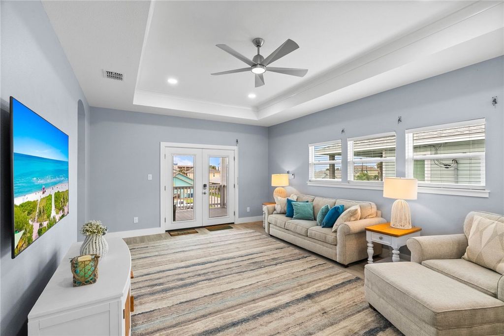1011 S Live Oak St, Rockport, TX 78382 — photo 5