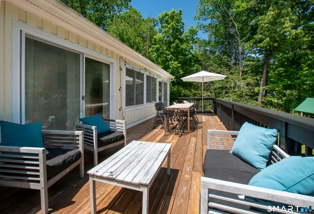 50 Ravenwood Drive, Weston, CT 06883