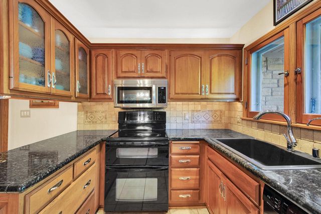 3110 N Menomonee River PARKWAY, Milwaukee, WI 53222